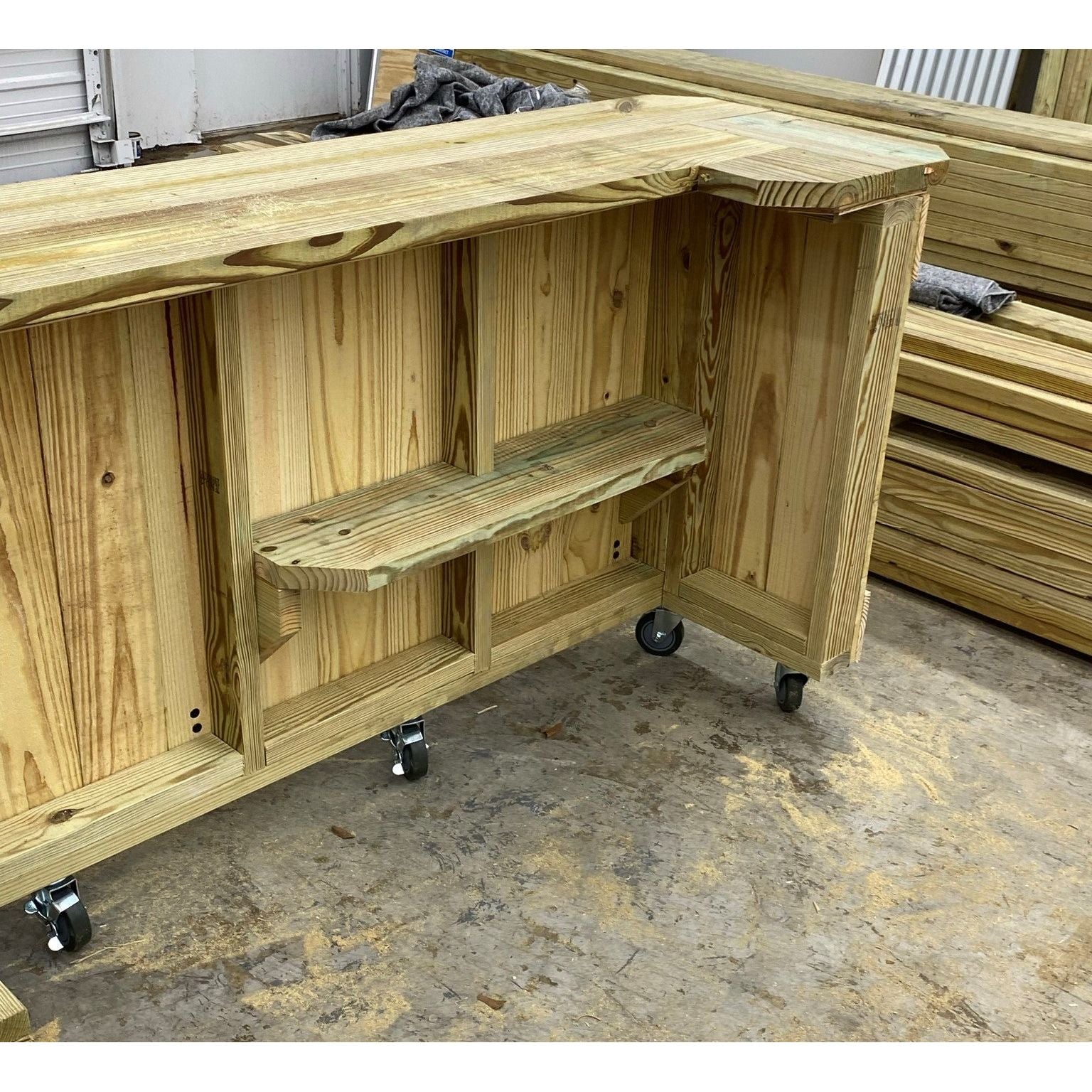 Taverns-To-Go The Half Pint Yard Bar